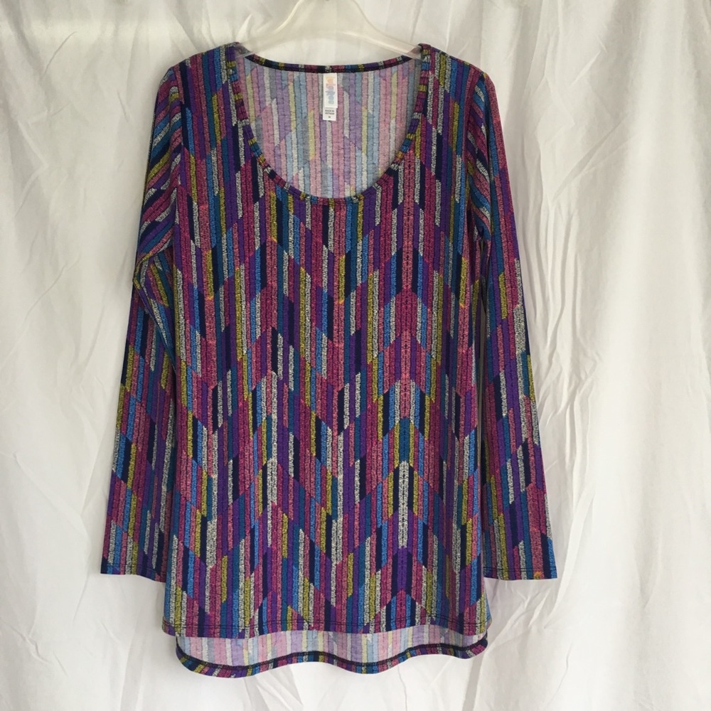 NWOT Lynnae shirt, size M, by LuLaRoe